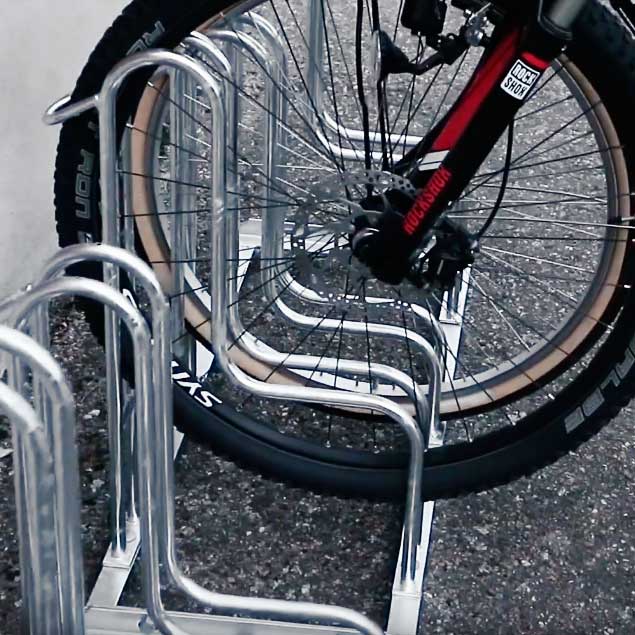 Stabila cykelställ med flera platser